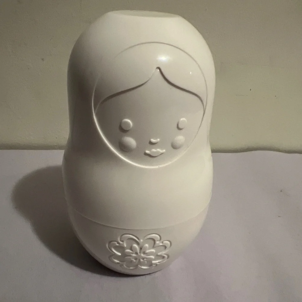 2009 Fred Set Of 6 White Measuring Cups Russian Nesting Dolls EUC